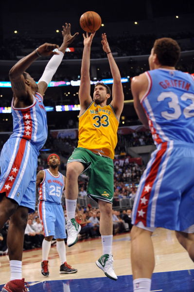 暴露出她在 暴露出她在